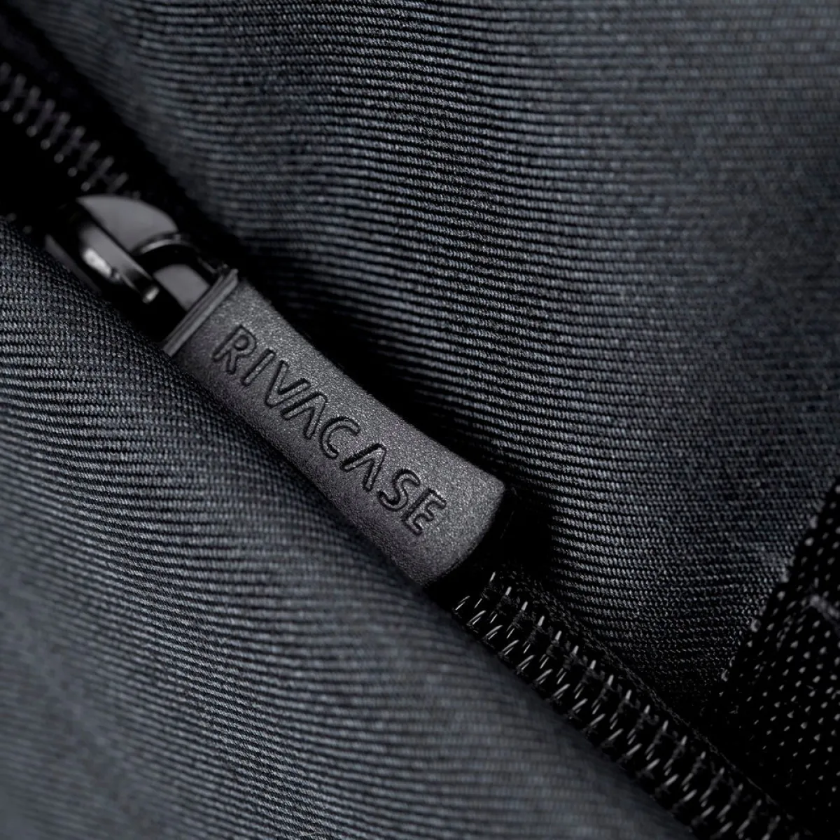 Сумка для ноутбука 15.6" RivaCase 8335 / Black