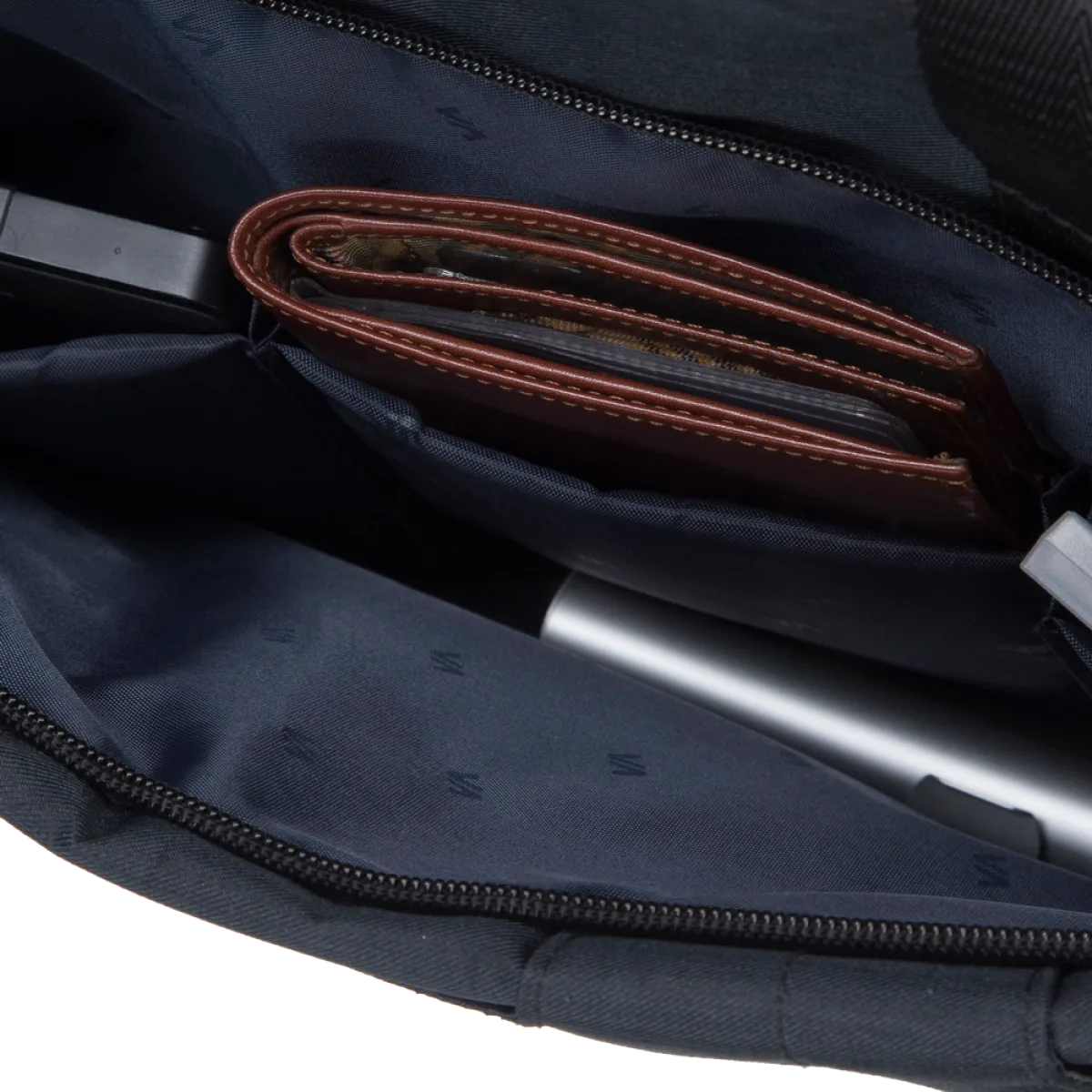 Сумка для ноутбука 15.6" RivaCase 8335 / Black