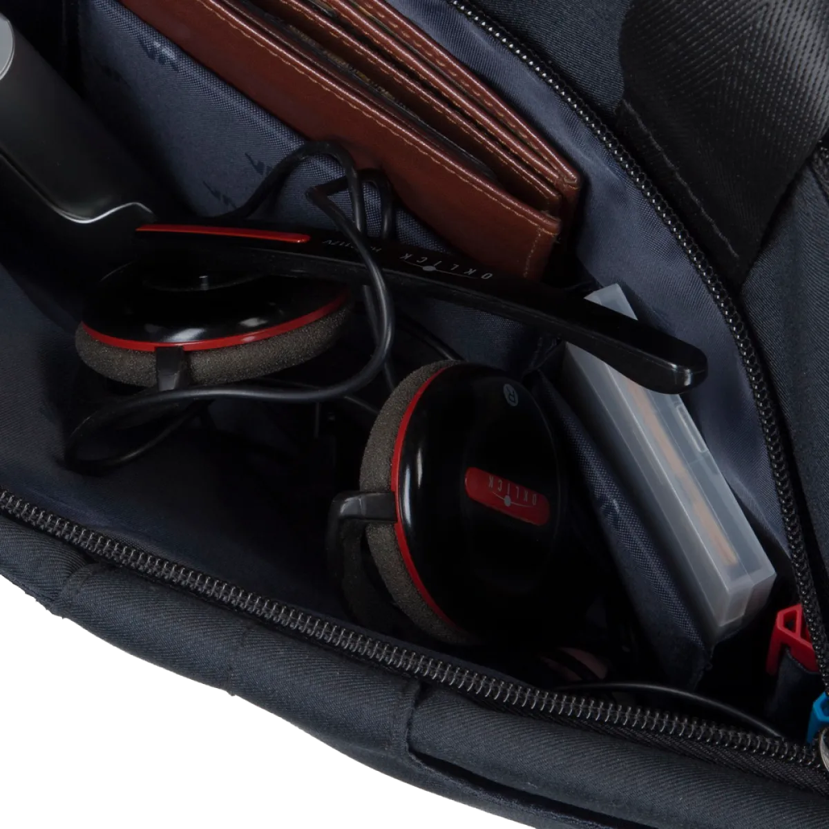 Сумка для ноутбука 15.6" RivaCase 8335 / Black