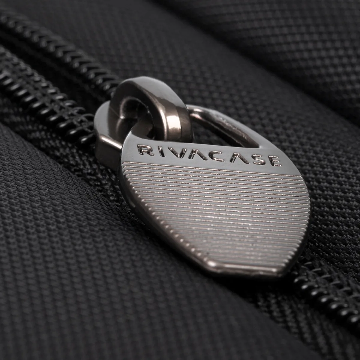 Сумка для ноутбука 15.6" RivaCase 8630 / Black