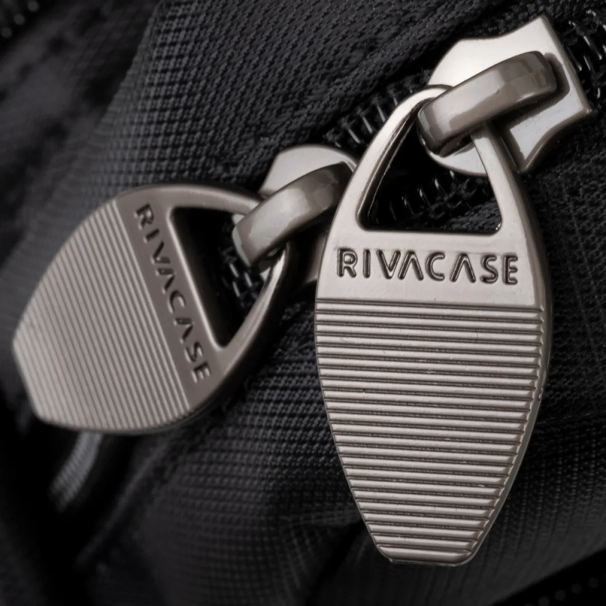 Сумка для ноутбука 17.3" RivaCase 8550 / Black